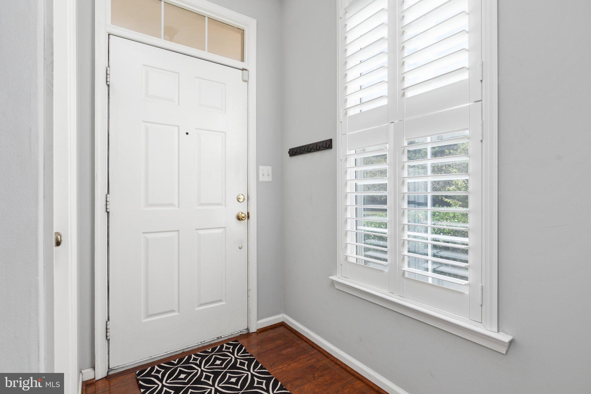 1276 Vintage Place Reston, VA 20194 - Photo 4 of 41