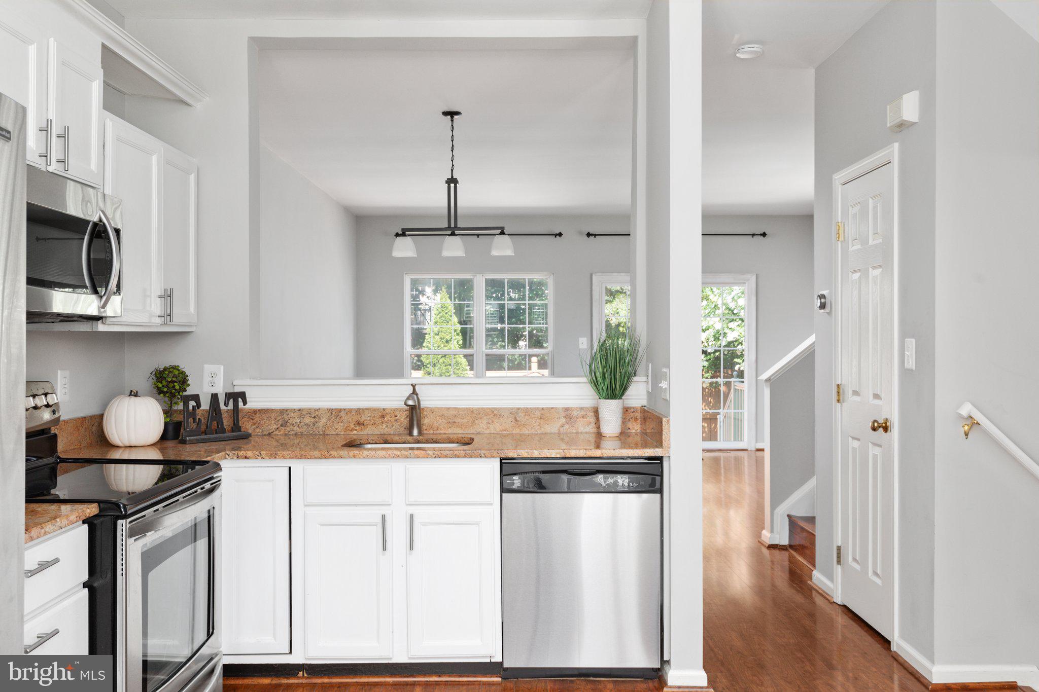 1276 Vintage Place Reston, VA 20194 - Photo 7 of 41