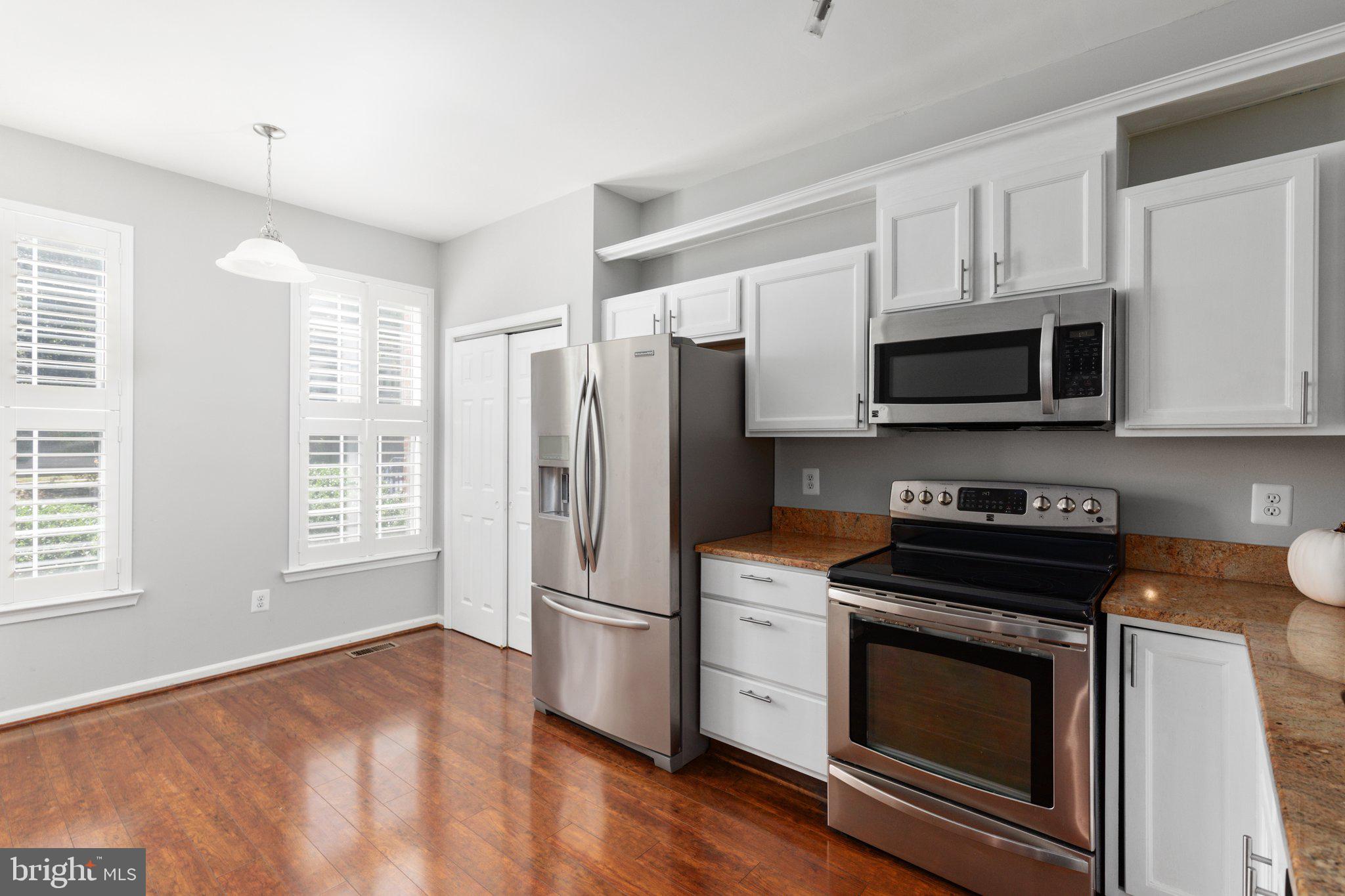 1276 Vintage Place Reston, VA 20194 - Photo 8 of 41