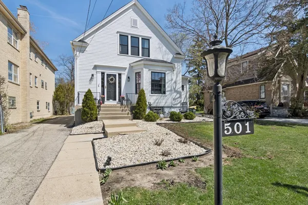 $850,000 | 501 North Northwest Highway, Park Ridge, IL 60068