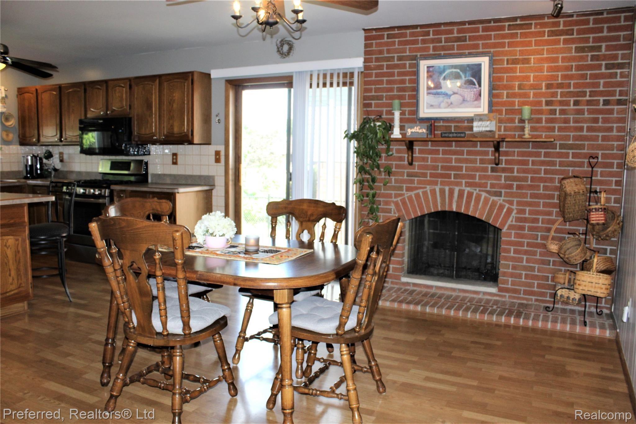 44136 Hanford Road Canton, MI 48187 - Photo 10 of 28 Kitchen and Family Room.jpg