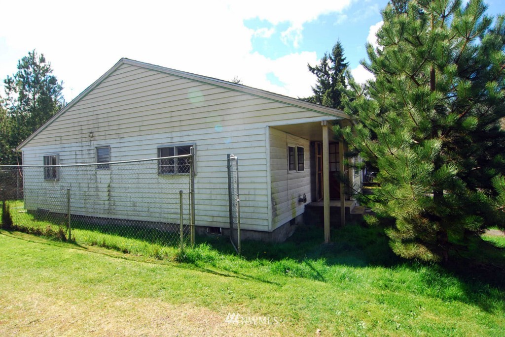 1640 Southeast Crawford Road Port Orchard, WA 98366 - Photo 3 of 17 Gallery Image 3