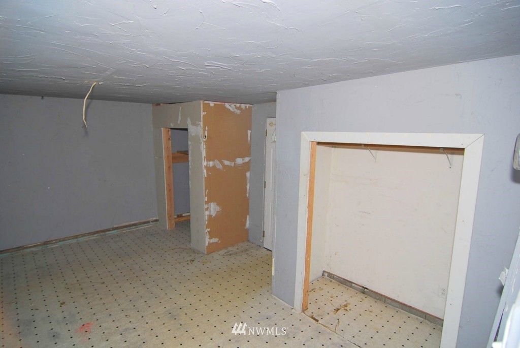 1640 Southeast Crawford Road Port Orchard, WA 98366 - Photo 4 of 17 Gallery Image 4