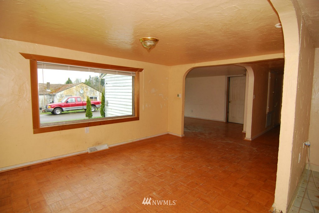 1640 Southeast Crawford Road Port Orchard, WA 98366 - Photo 5 of 17 Gallery Image 5