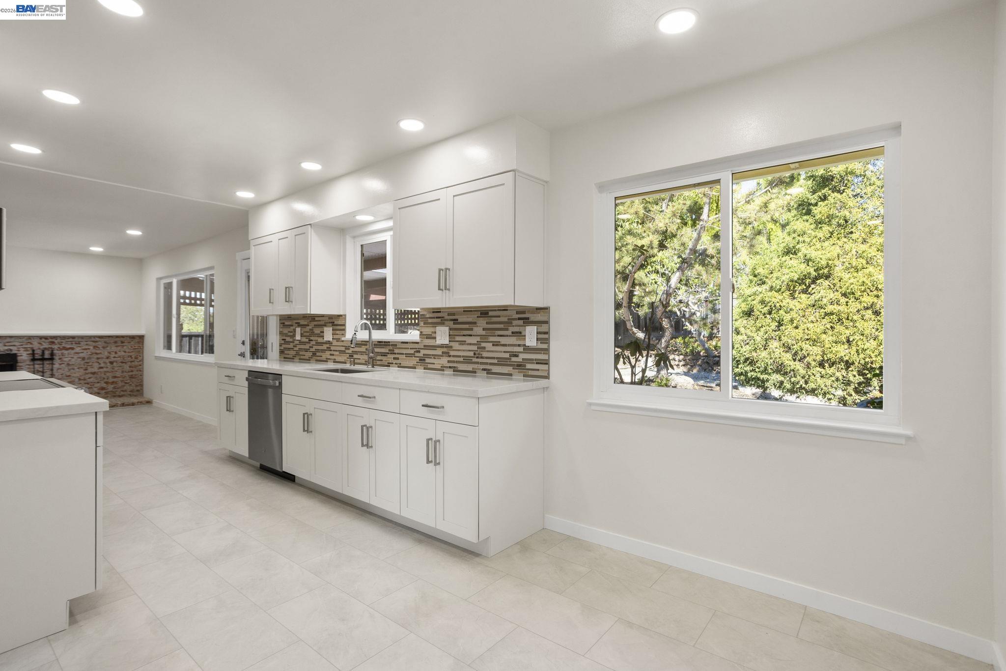 2526 Oakes Drive Hayward, CA 94542 - Photo 17 of 45