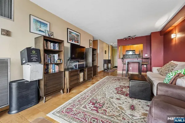 $169,000 | 555 North Avenue, Unit 8W, Fort Lee, NJ 07024