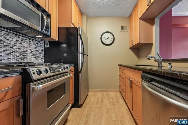 $169,000 | 555 North Avenue, Unit 8W, Fort Lee, NJ 07024