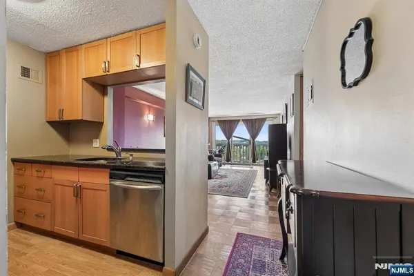 $169,000 | 555 North Avenue, Unit 8W, Fort Lee, NJ 07024