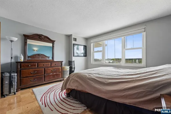 $169,000 | 555 North Avenue, Unit 8W, Fort Lee, NJ 07024