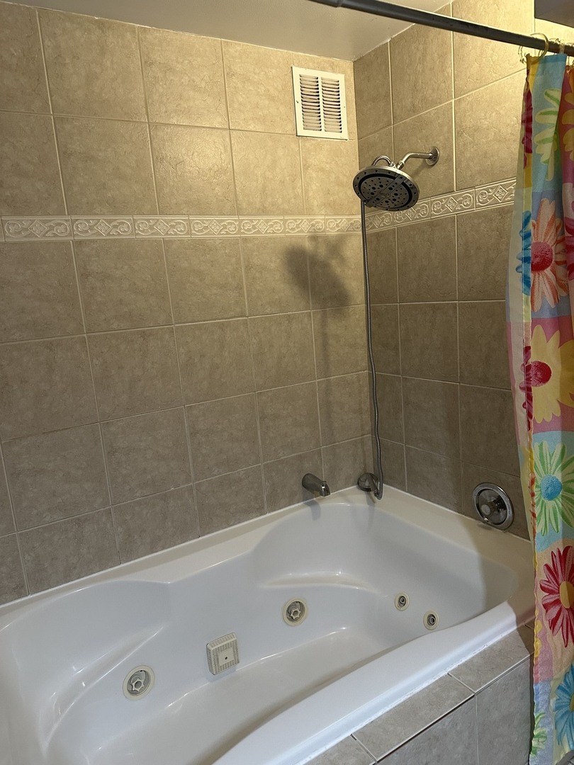 8809 West Golf Road, Unit 11F Niles, IL 60714 - Photo 12 of 15