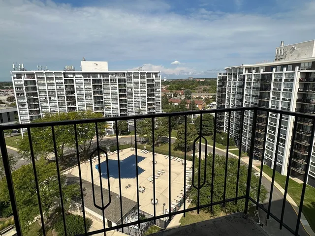 $195,000 | 8809 West Golf Road, Unit 11F, Niles, IL 60714