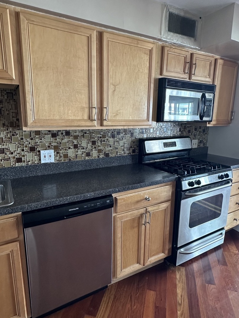 8809 West Golf Road, Unit 11F Niles, IL 60714 - Photo 5 of 15