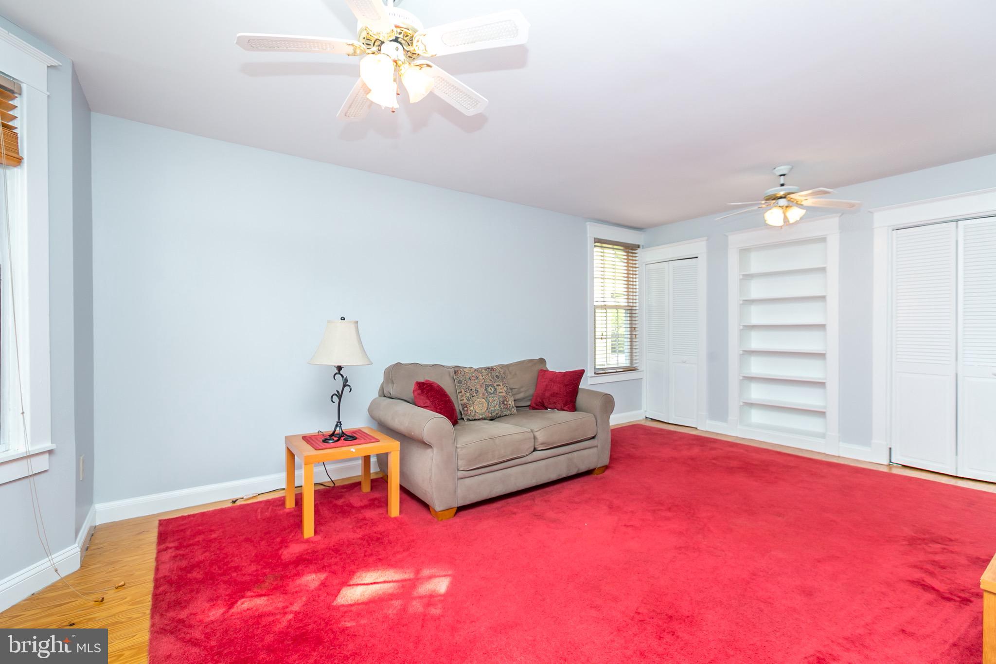 513 Anneslie Road Baltimore, MD 21212 - Photo 13 of 29 Large family room to relax in