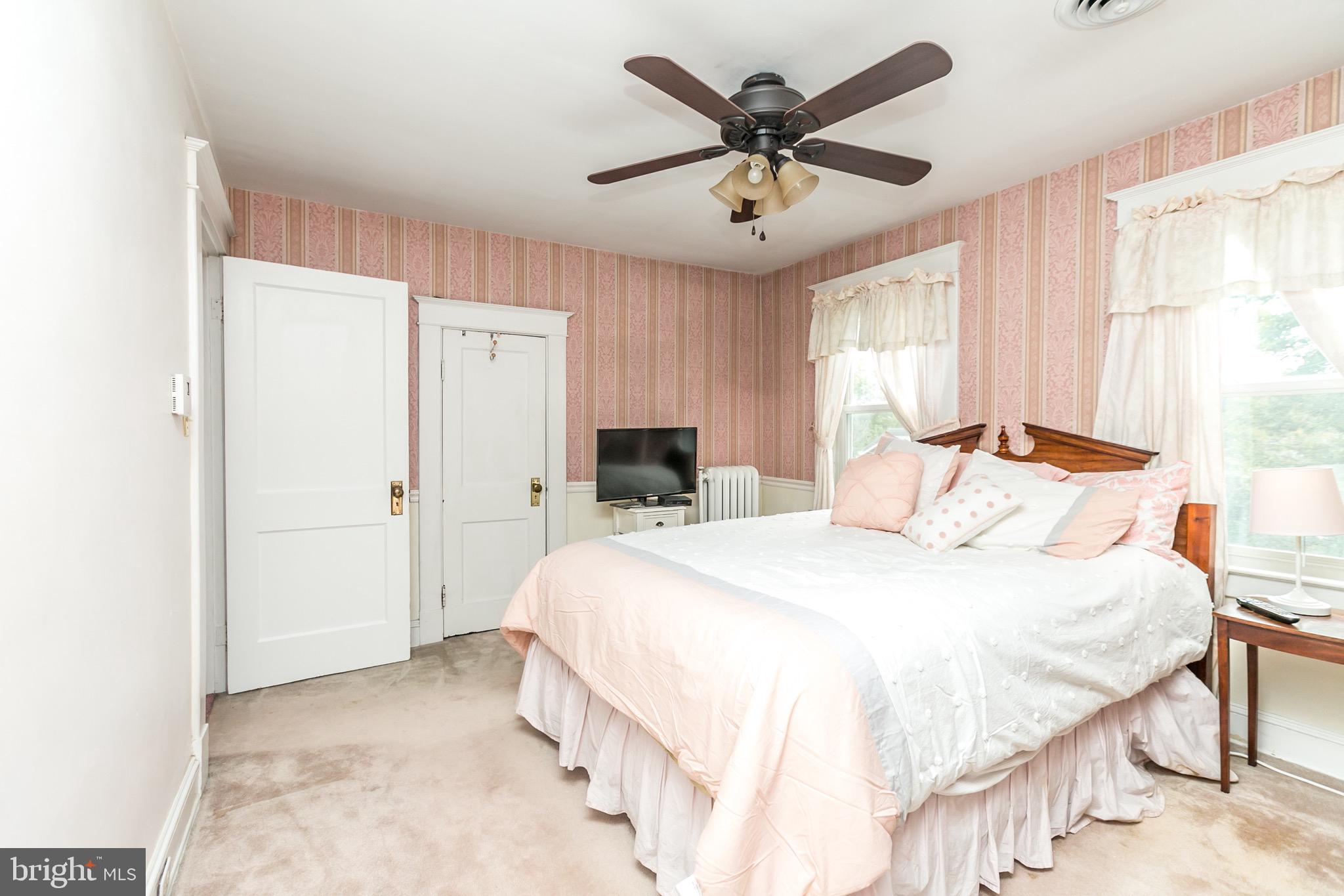513 Anneslie Road Baltimore, MD 21212 - Photo 23 of 29 Third bedroom with ceiling fan
