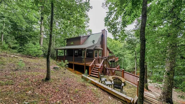 a view of a roof deck with wooden fence and floor