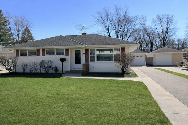 $2,500 | 223 Highland Road, Grayslake, IL 60030