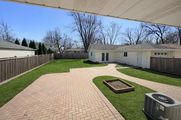 $2,500 | 223 Highland Road, Grayslake, IL 60030