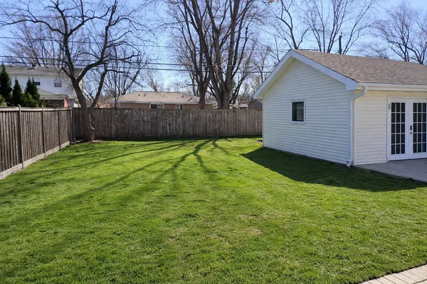 $2,500 | 223 Highland Road, Grayslake, IL 60030