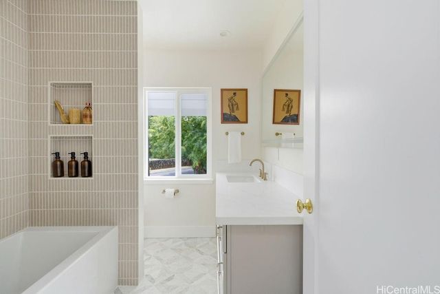 $3,500,000 | 3198 Alika Avenue, Honolulu, HI 96817