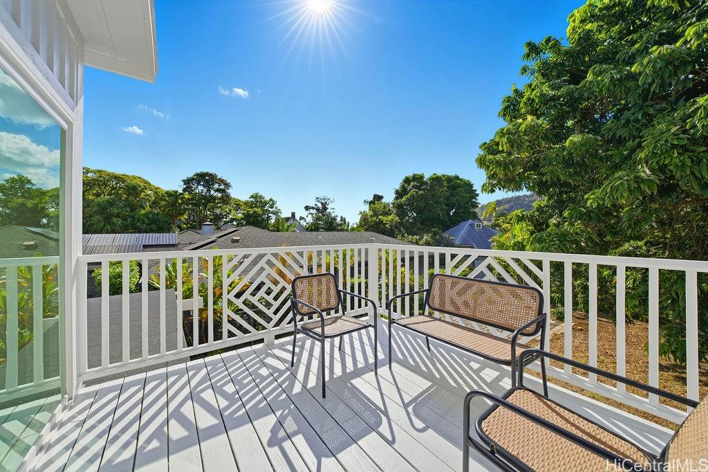 3198 Alika Avenue Honolulu, HI 96817 - Photo 23 of 25 a balcony with wooden floor table and chairs