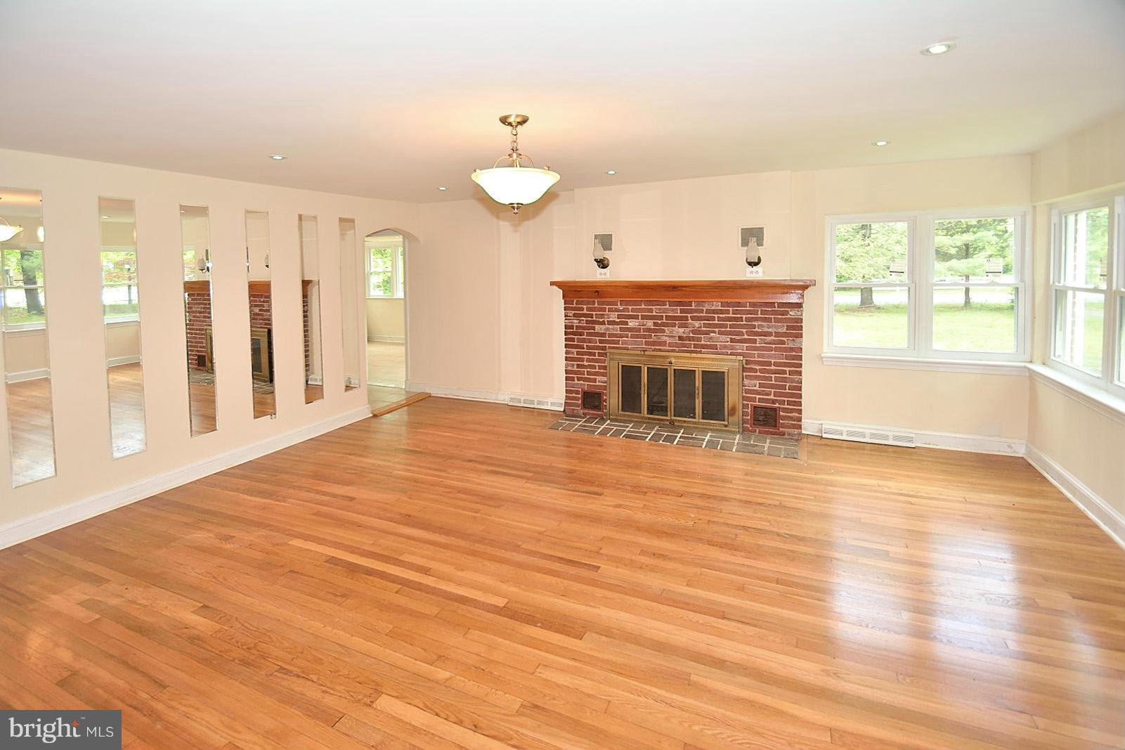6000 Rolling Road, Unit 1 Springfield, VA 22152 - Photo 14 of 25 Living Room