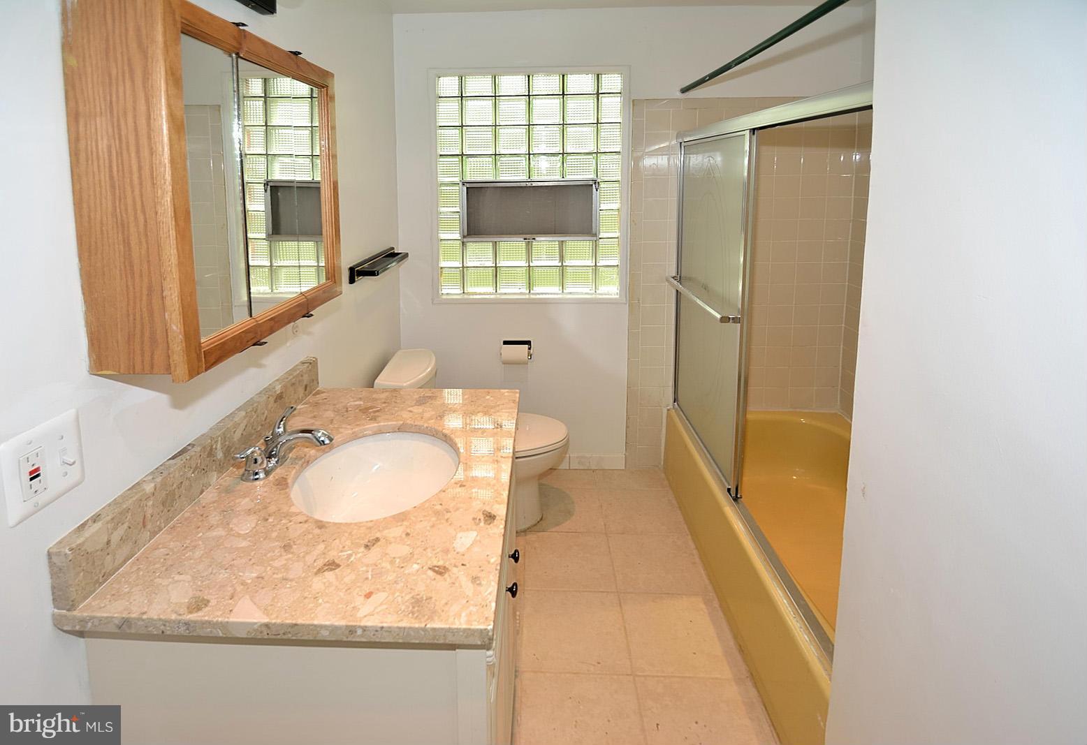 6000 Rolling Road, Unit 1 Springfield, VA 22152 - Photo 7 of 25 Bath