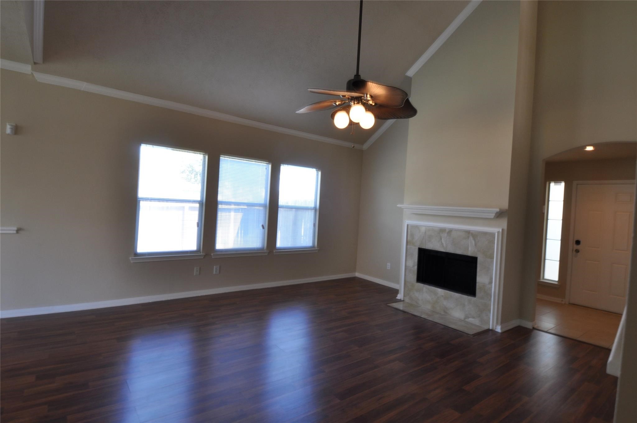 5823 Ridgebluff Lane Katy, TX 77449 - Photo 3 of 22