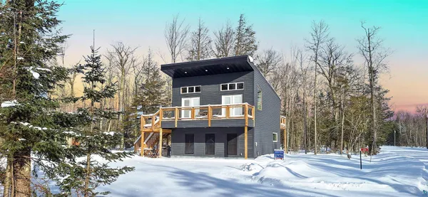 $498,400 | 365 Mondamin Trail, La Pointe, WI 54850