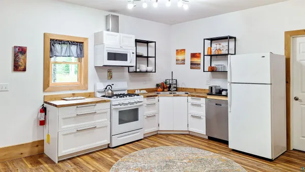 $498,400 | 365 Mondamin Trail, La Pointe, WI 54850