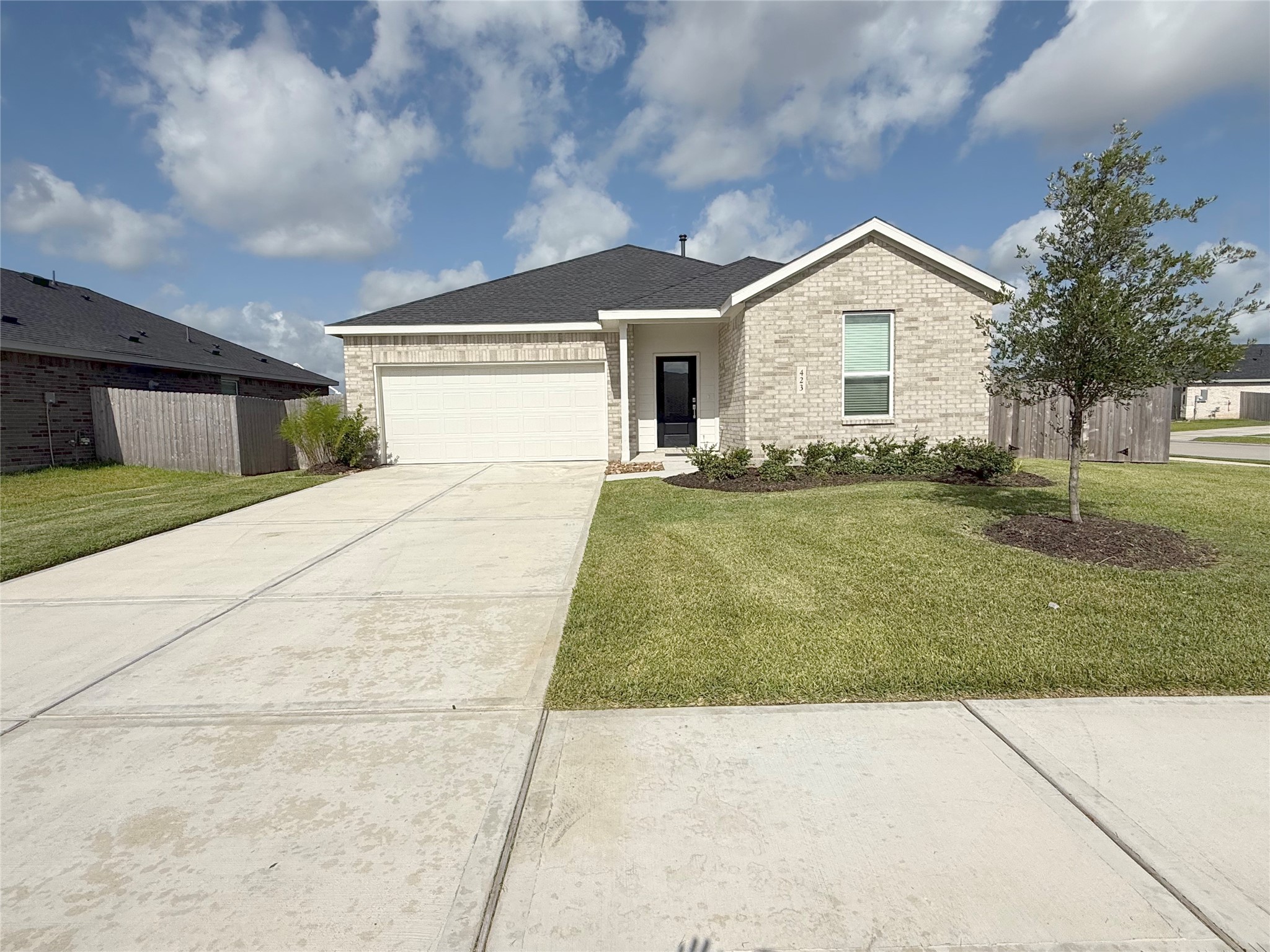 423 Amy Street Angleton, TX 77515 - Photo 4 of 50 Gallery Image 4