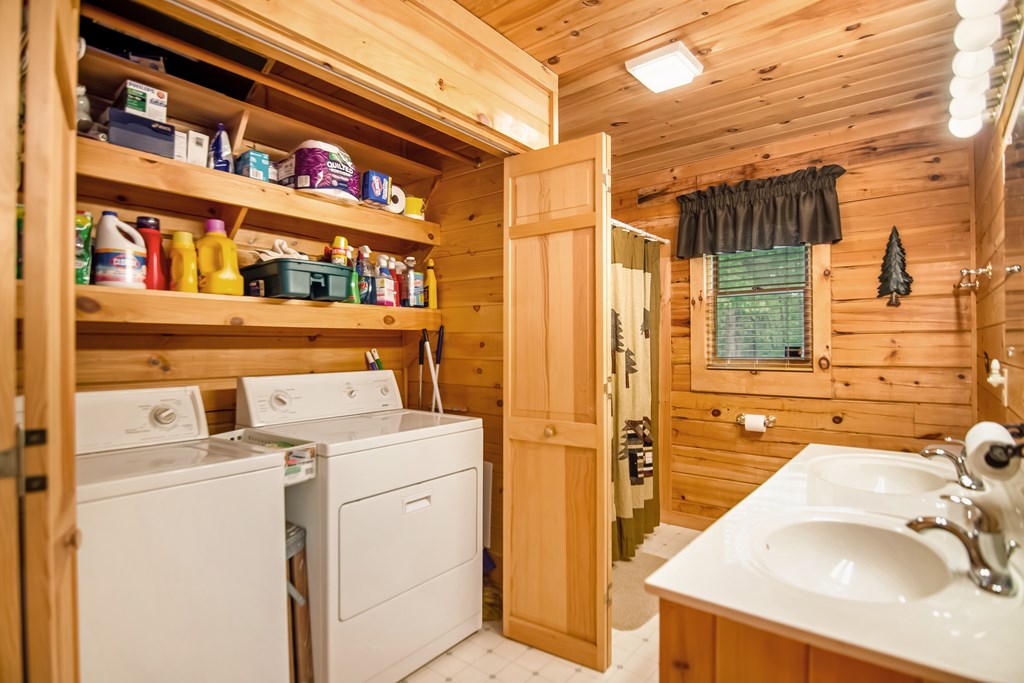 4834 Squirrel Hunting Road Morganton, GA 30560 - Photo 24 of 48 a utility room with dryer and washer