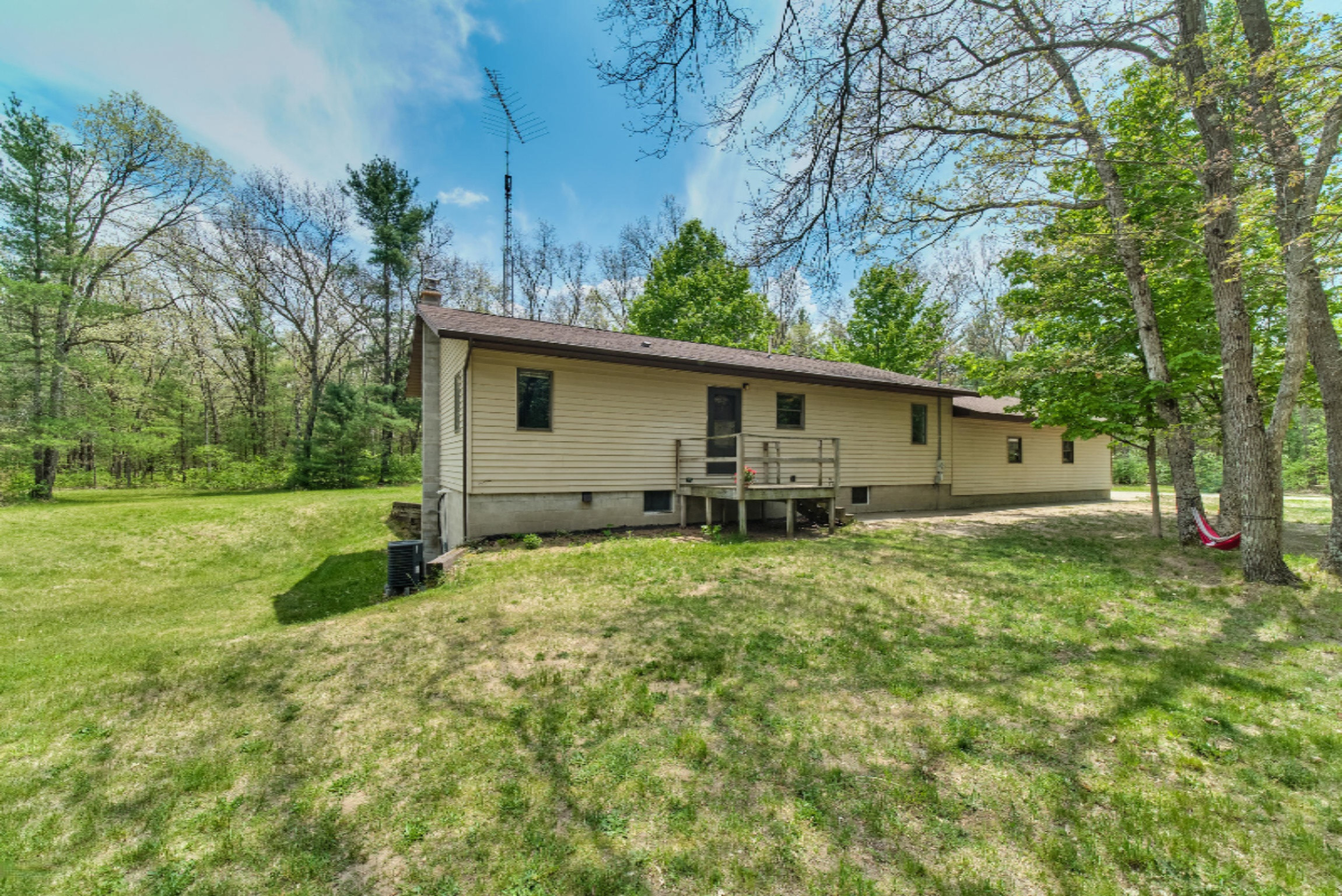 8578 South 116th Avenue Rothbury, MI 49452 - Photo 4 of 54 8578_S_116th_Ave-42