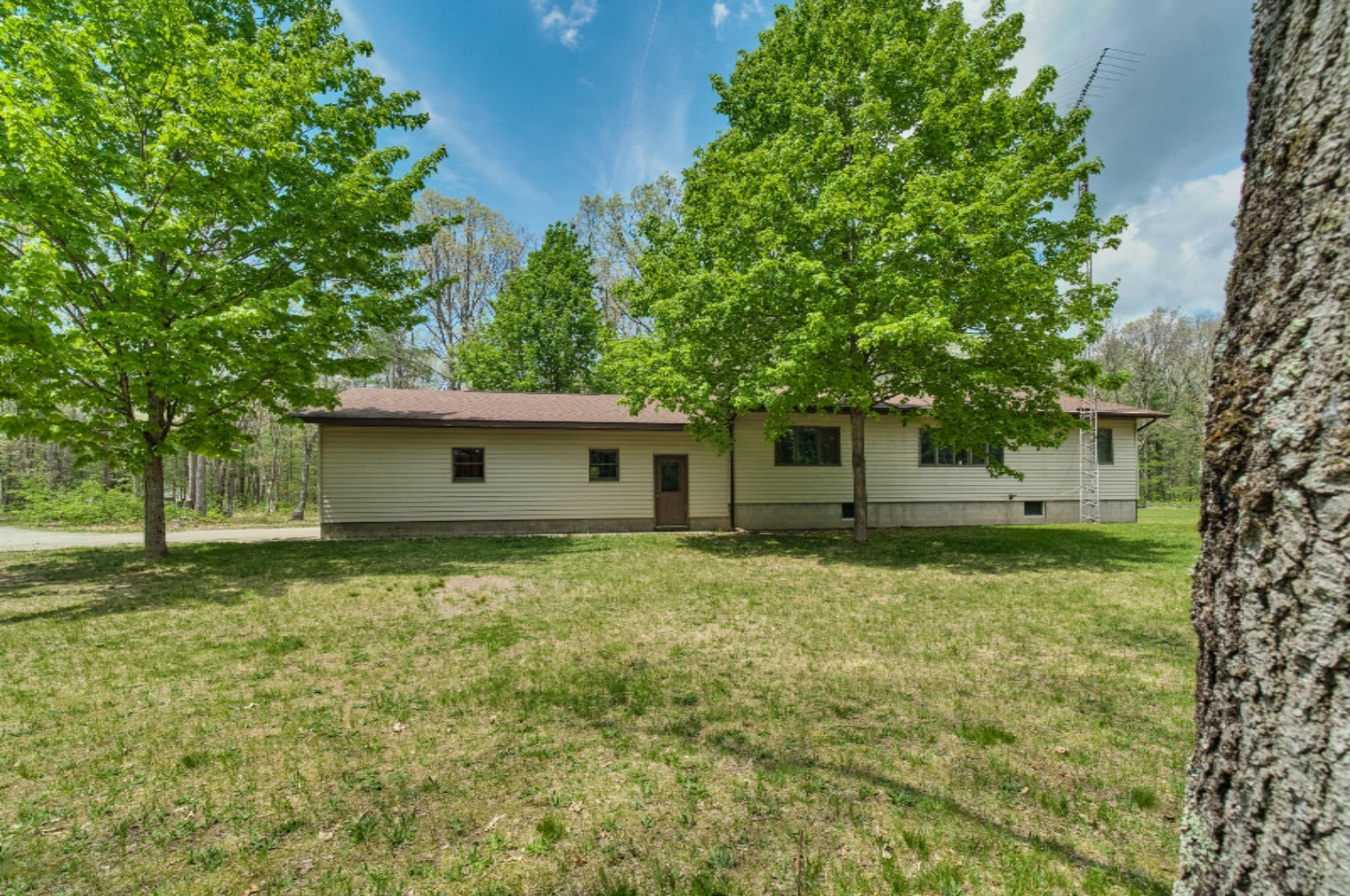 8578 South 116th Avenue Rothbury, MI 49452 - Photo 5 of 54 8578_S_116th_Ave-55