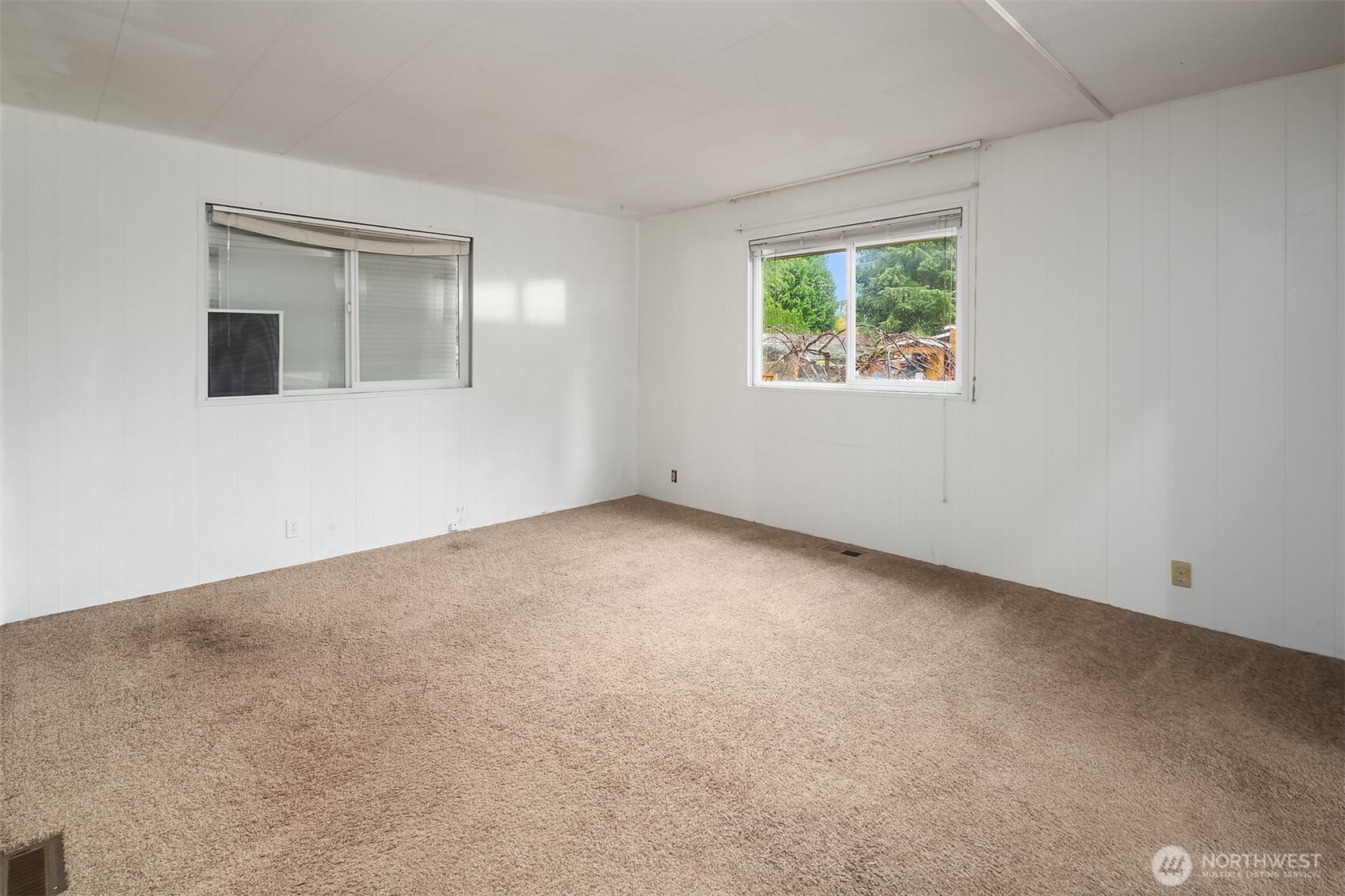 12800 Northeast 190th Place Bothell, WA 98011 - Photo 7 of 22 an empty room with windows