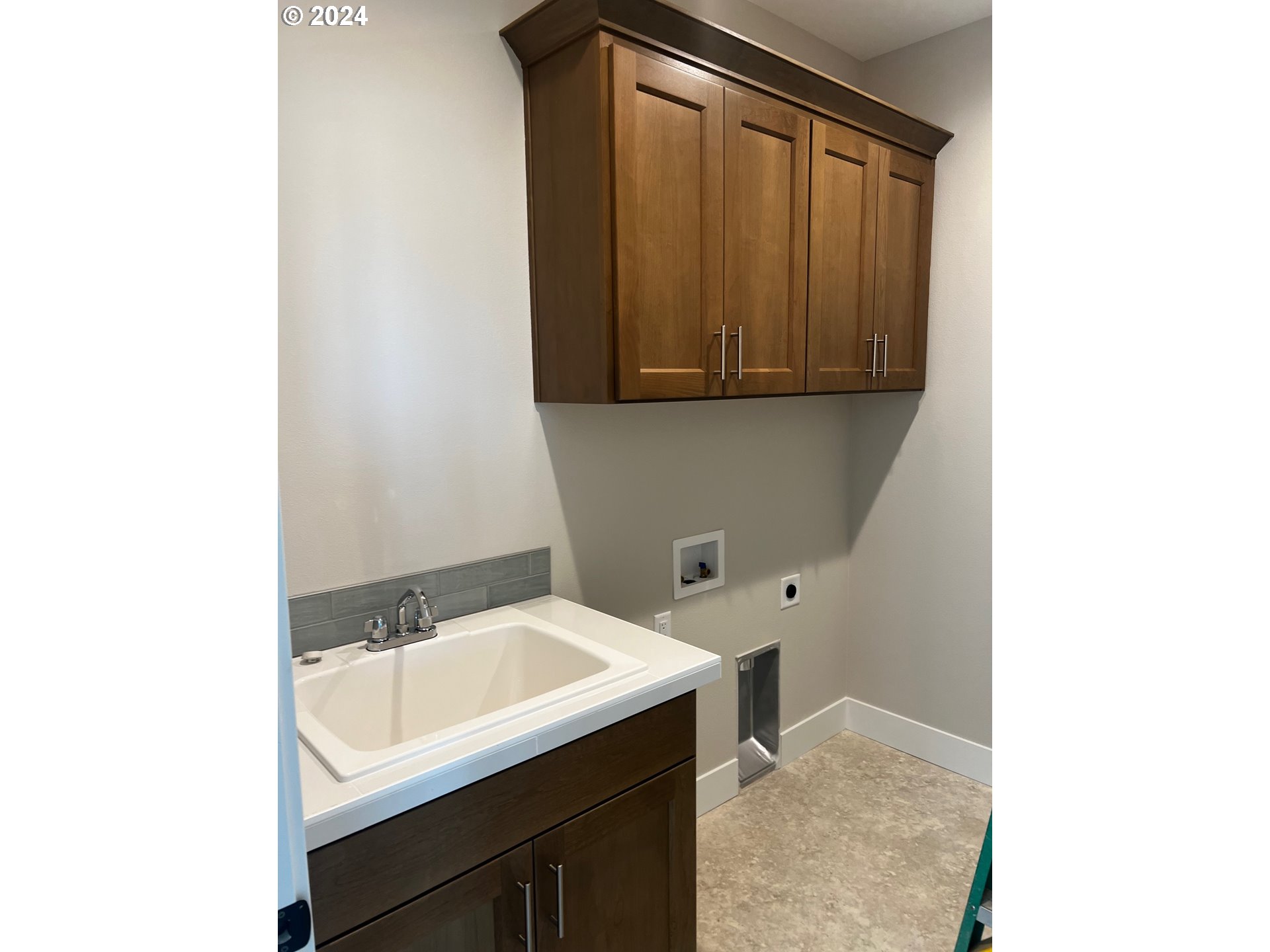 215 Southwest 18th Avenue Canby, OR 97013 - Photo 23 of 36