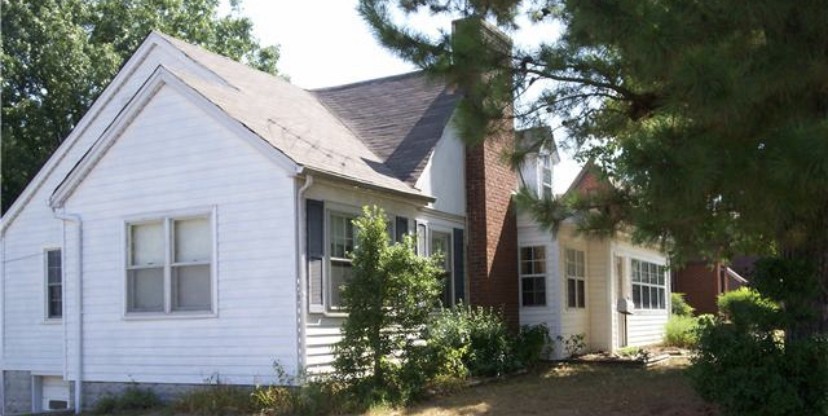 613 Crestview Drive Springfield, TN 37172 - Photo 4 of 9 a view of a house with a tree