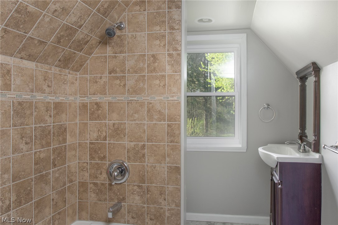 4335 Burkey Road Youngstown, OH 44515 - Photo 9 of 20 Gallery Image 9