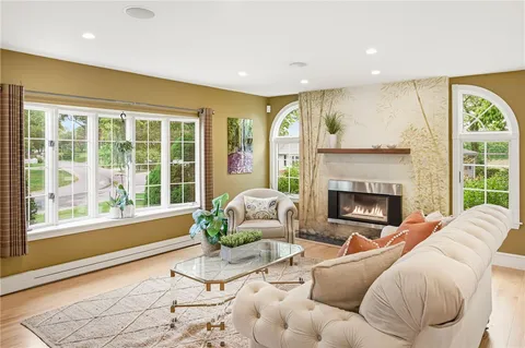 $1,395,000 | 31 Meadowbrook Drive, Barrington, RI 02806
