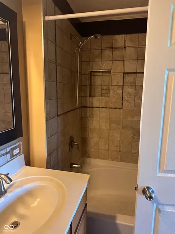 $2,150 | 11926 Kelso Drive, Unit 2, Zionsville, IN 46077