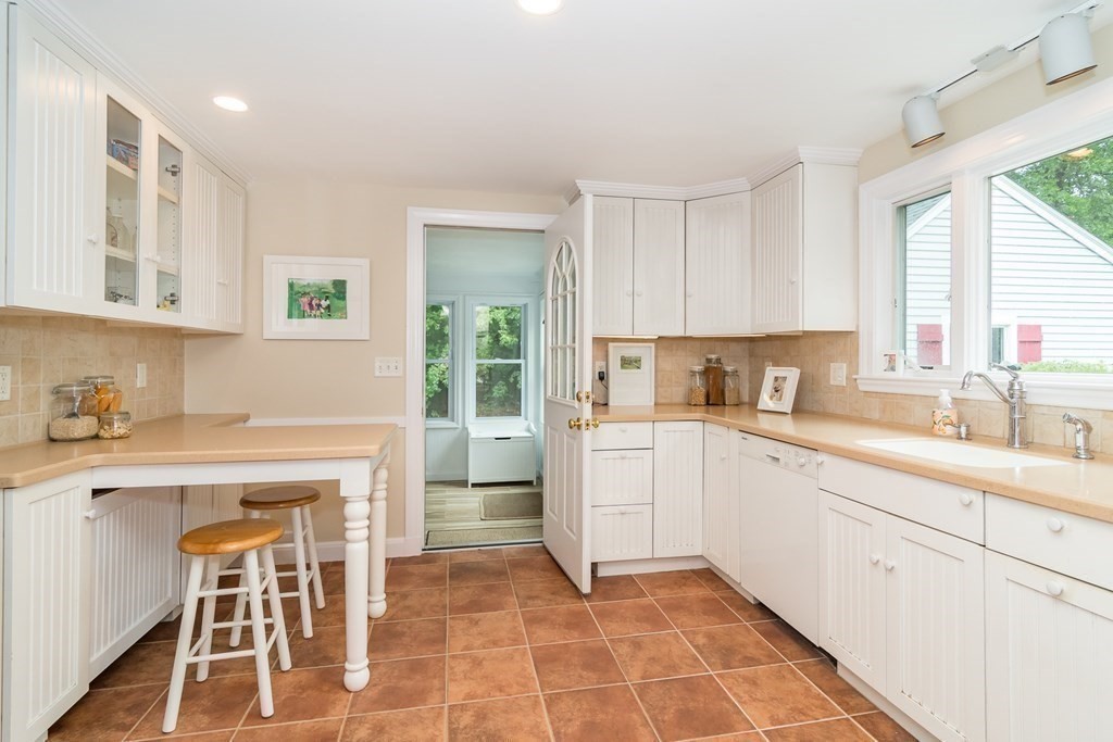 10 Bennett Road Wayland, MA 01778 - Photo 4 of 20