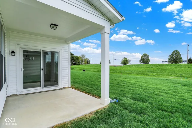 $274,362 | 1621 Clover Xing Drive, Greenfield, IN 46140