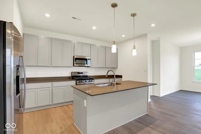 $274,362 | 1621 Clover Xing Drive, Greenfield, IN 46140