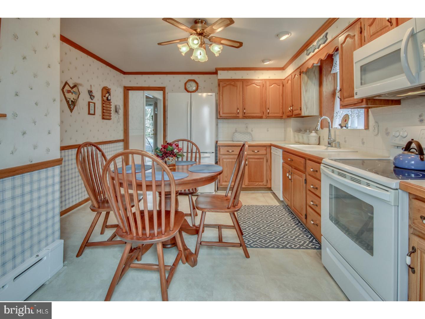 137 East Roland Road Brookhaven, PA 19015 - Photo 5 of 20 Kitchen