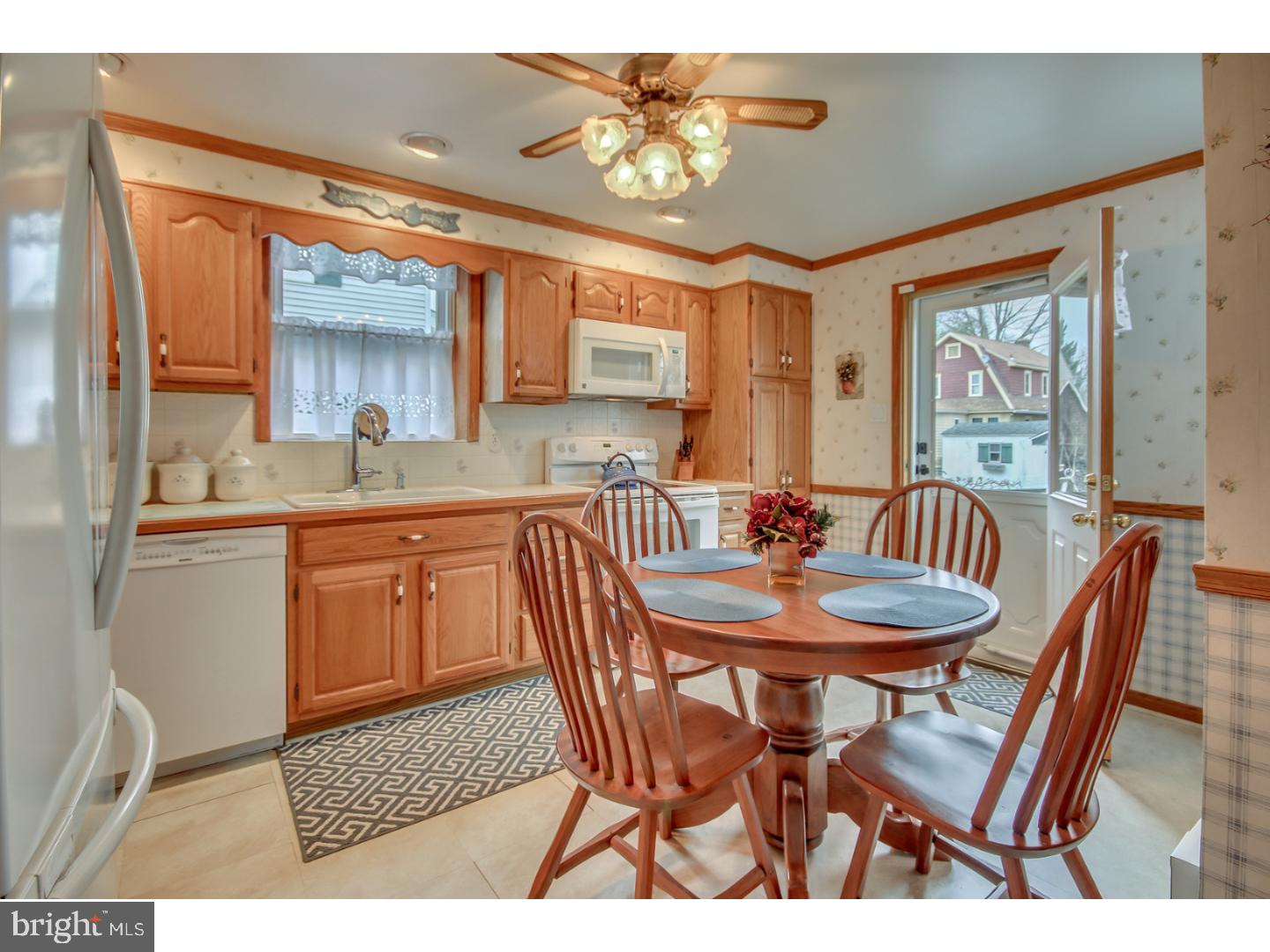 137 East Roland Road Brookhaven, PA 19015 - Photo 6 of 20 Kitchen