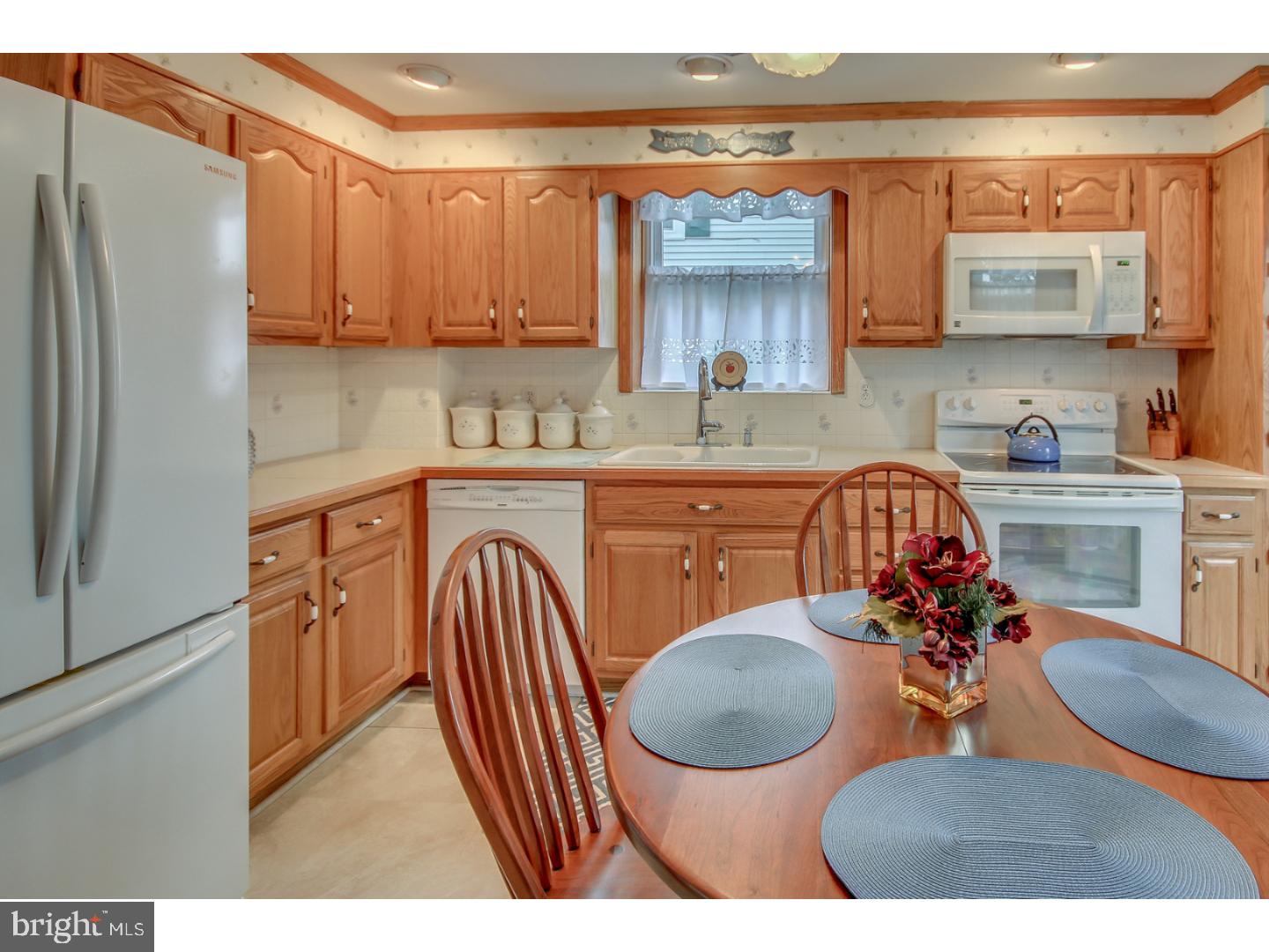 137 East Roland Road Brookhaven, PA 19015 - Photo 7 of 20 Kitchen