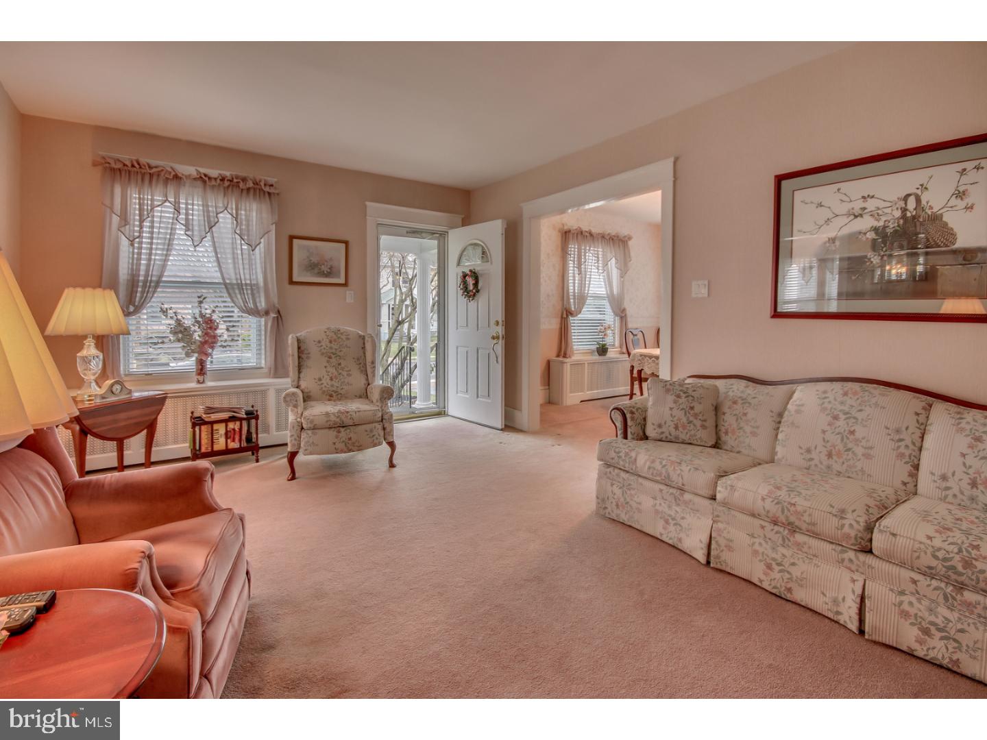 137 East Roland Road Brookhaven, PA 19015 - Photo 9 of 20 Living Room