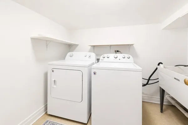 $6,250 | 235 1/2 Greenwood Street, Unit CH, Evanston, IL 60201
