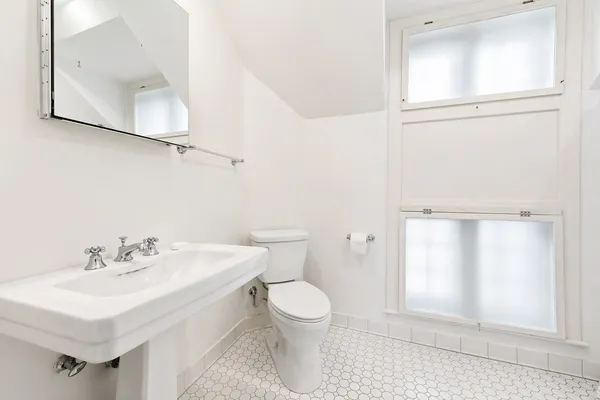 $6,250 | 235 1/2 Greenwood Street, Unit CH, Evanston, IL 60201