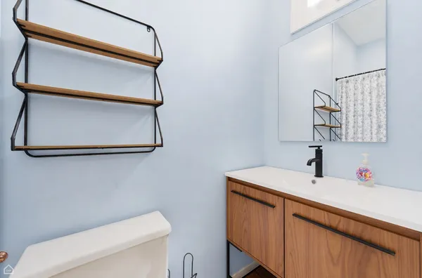 $6,250 | 235 1/2 Greenwood Street, Unit CH, Evanston, IL 60201