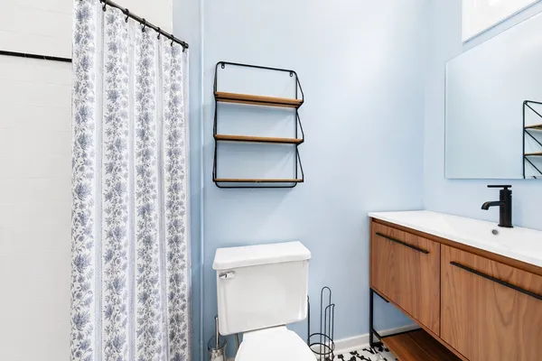 $6,250 | 235 1/2 Greenwood Street, Unit CH, Evanston, IL 60201